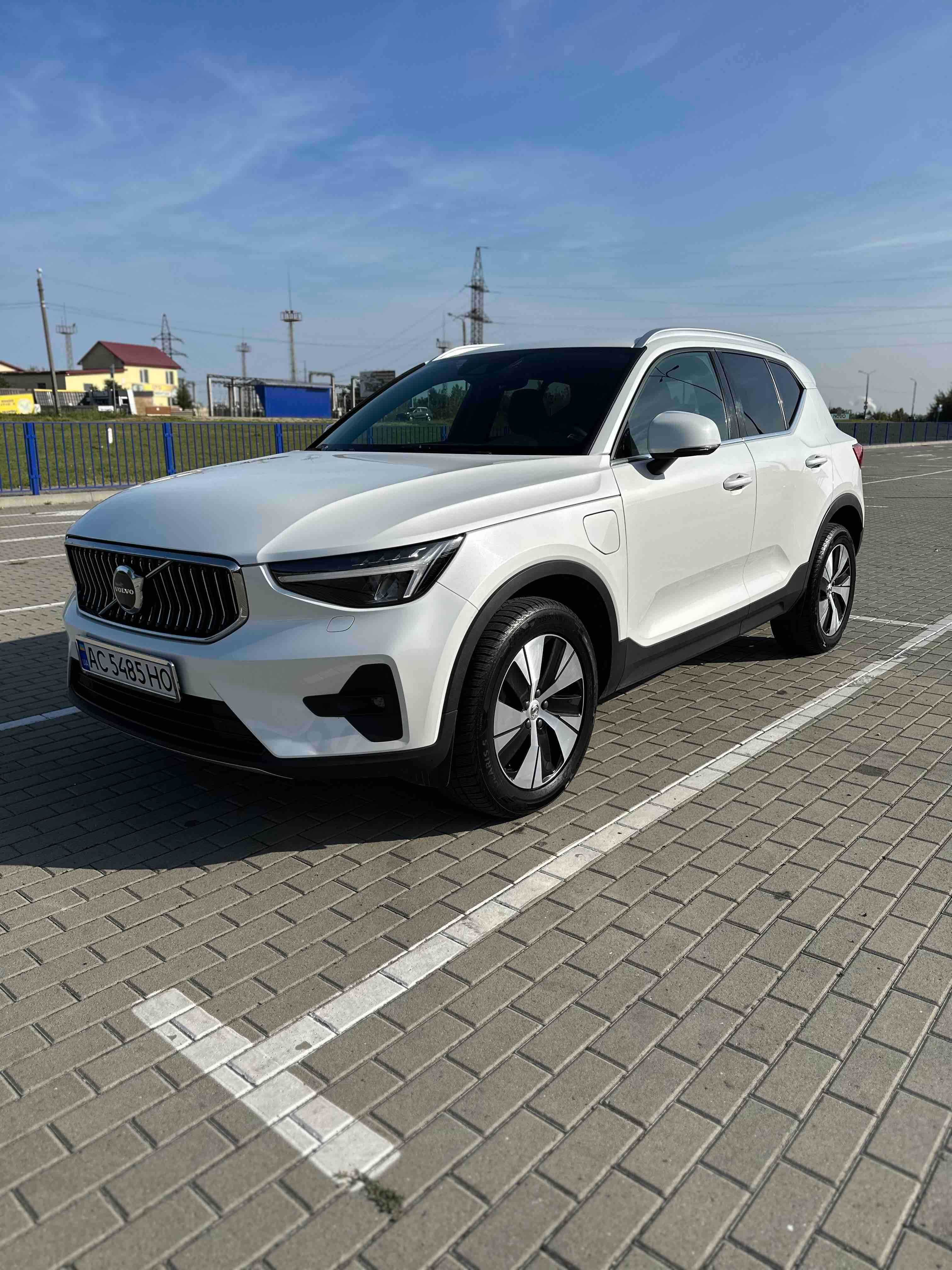Volvo XC40 2022 1.5 бензин плагін