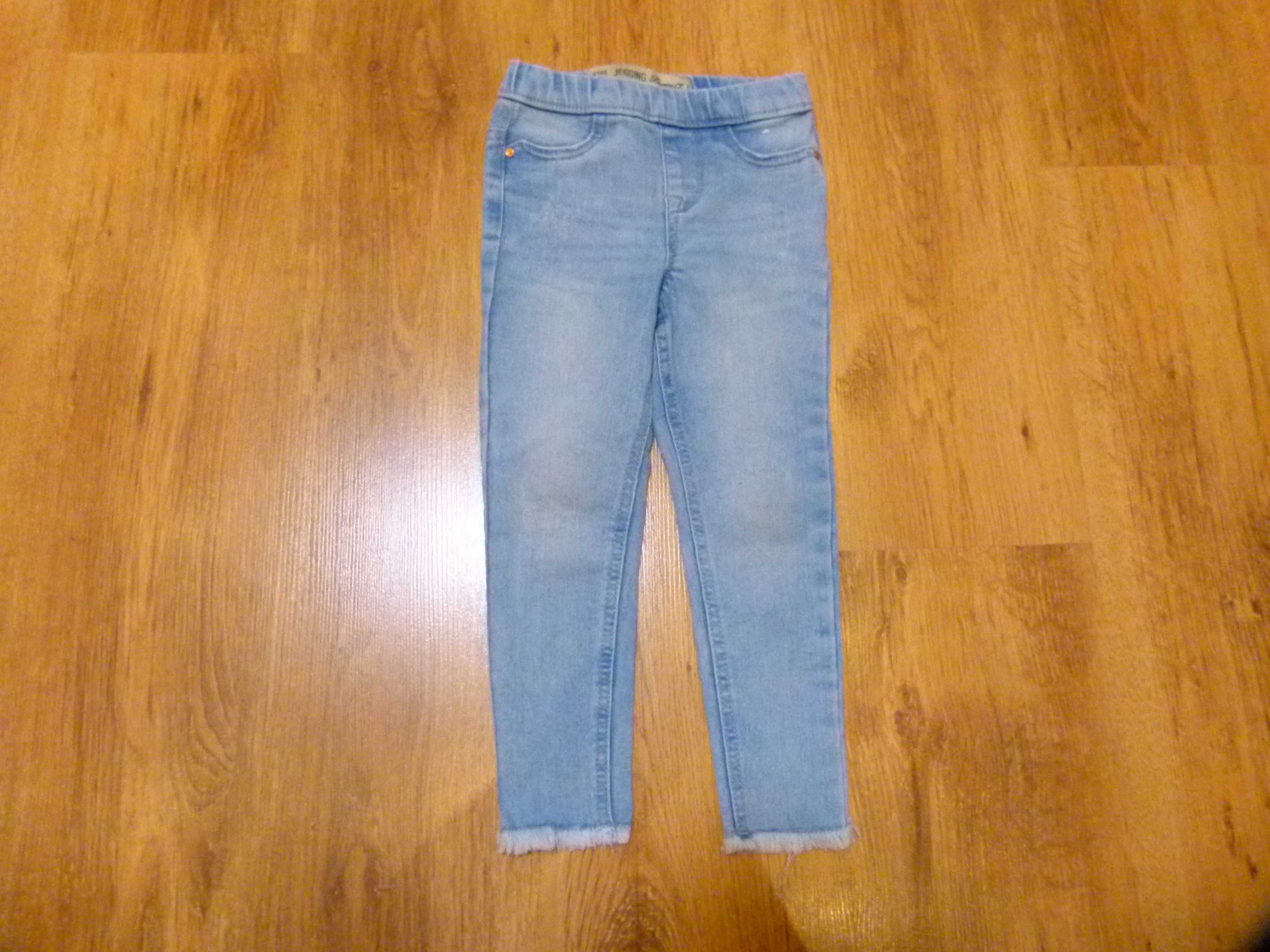 rozm 104 Primark spodnie jeans jegginsy jasne