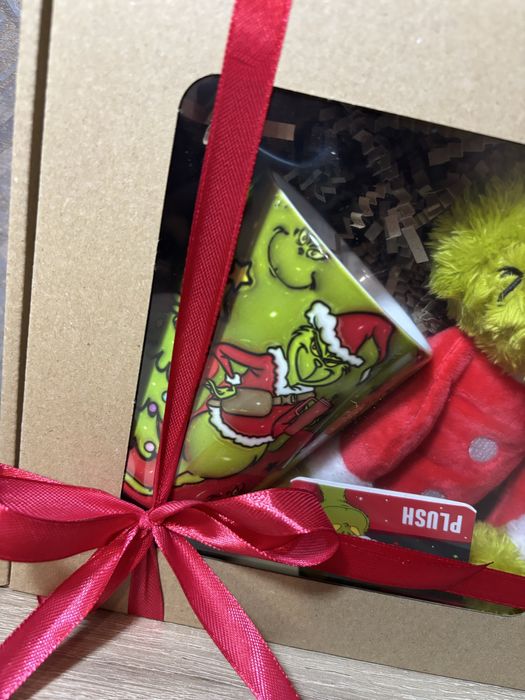 Zestaw świąteczny box prezentowy Grinch kubek ceramiczny + maskotka