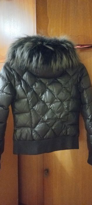 Пуховик зимовий у гарному стані