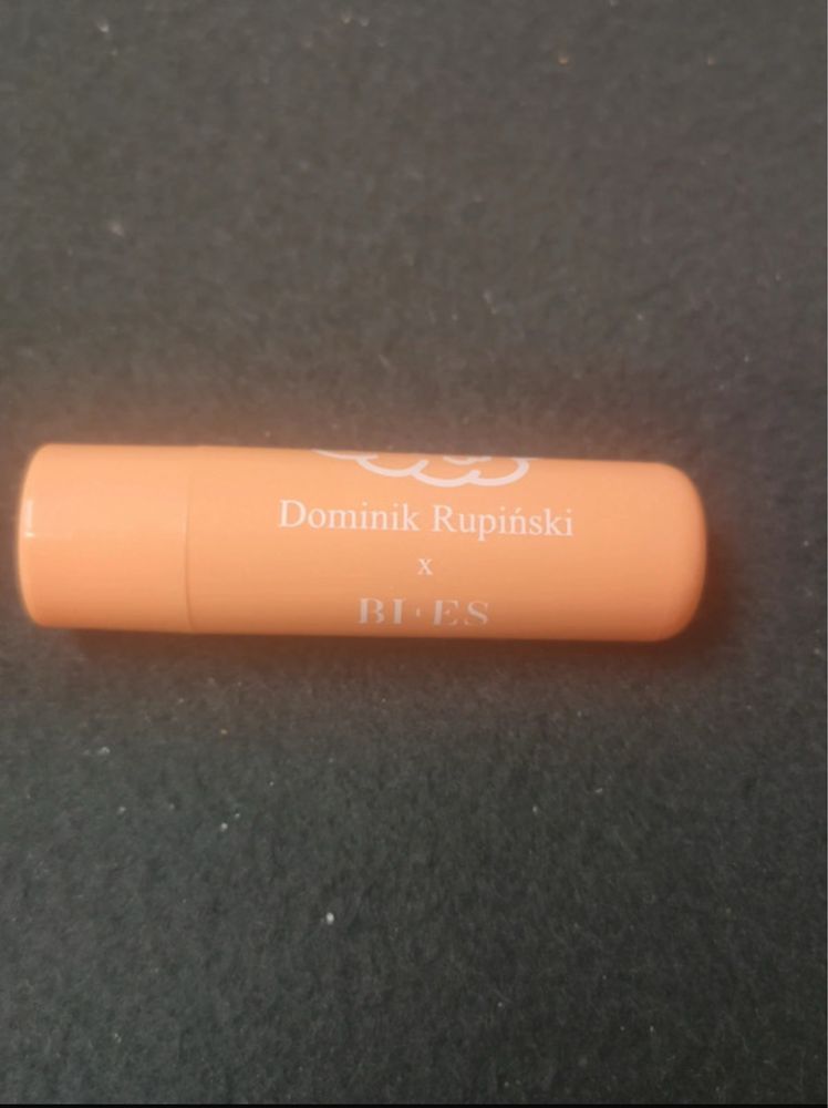 Pomarańczowa pomadka Dominika Rupińskiego