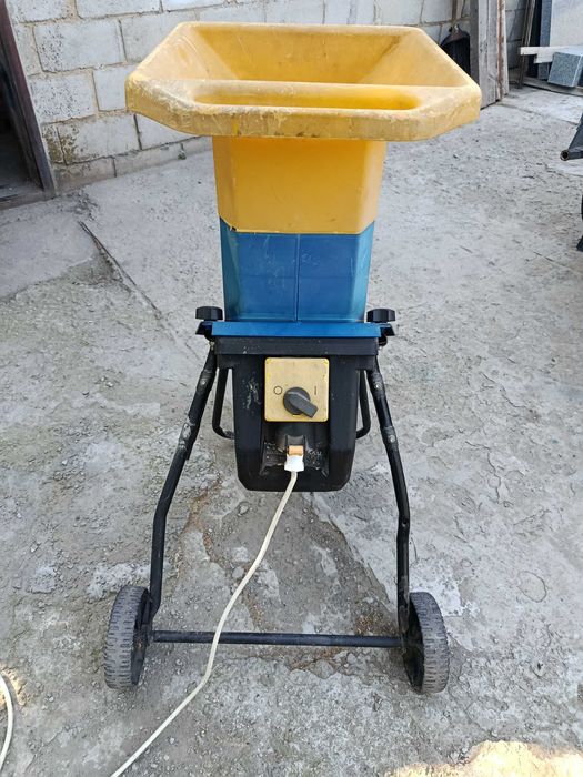 Садовий подрібнювач гілок Einhel 2000