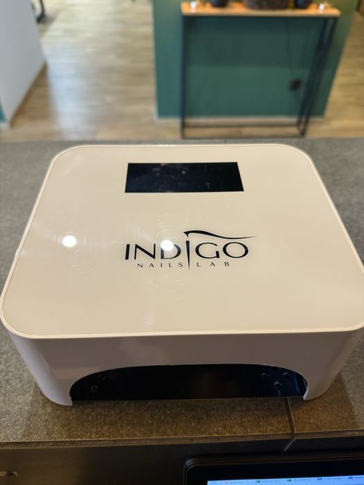 Lampa dla stylistki Indigo