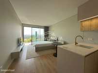 Apartamento T0 Novo Mobilado c/ Vistas Rio em Santa Marinha (VL8)