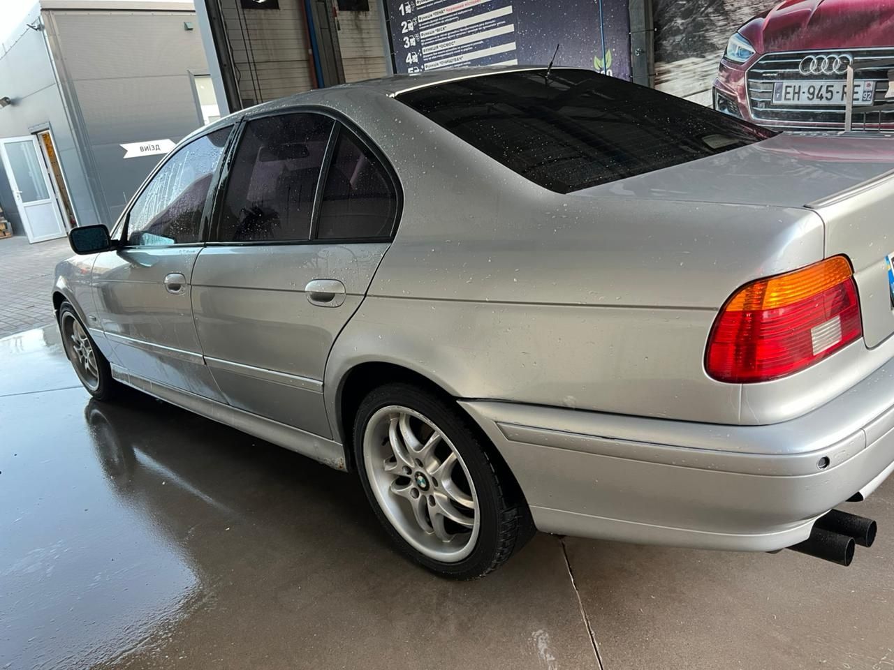Продам BMW е 39 в шикарном состоянии вложение не требуется сел поехал