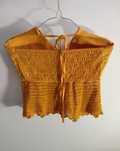 Crop Top amarelo torrado marca Inside, com aplique feito em crochet