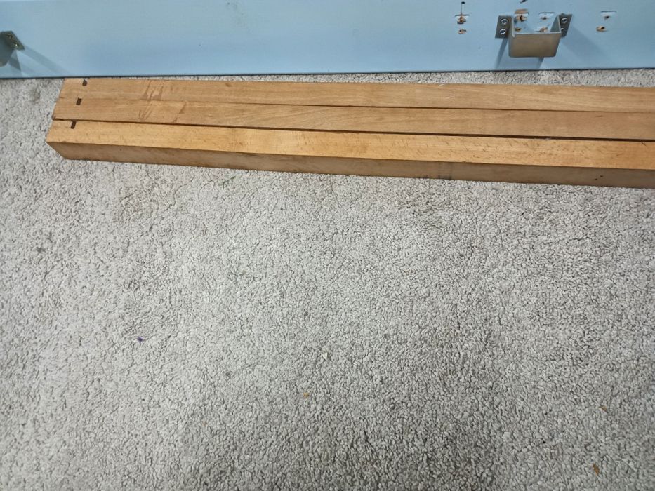 Cama de solteiro 100/190cm, madeira maciça, com estrado metálico e col