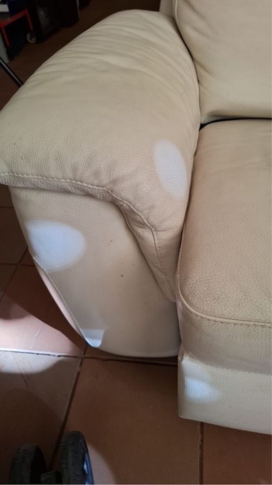 Sofa de 2 lugares, pele creme