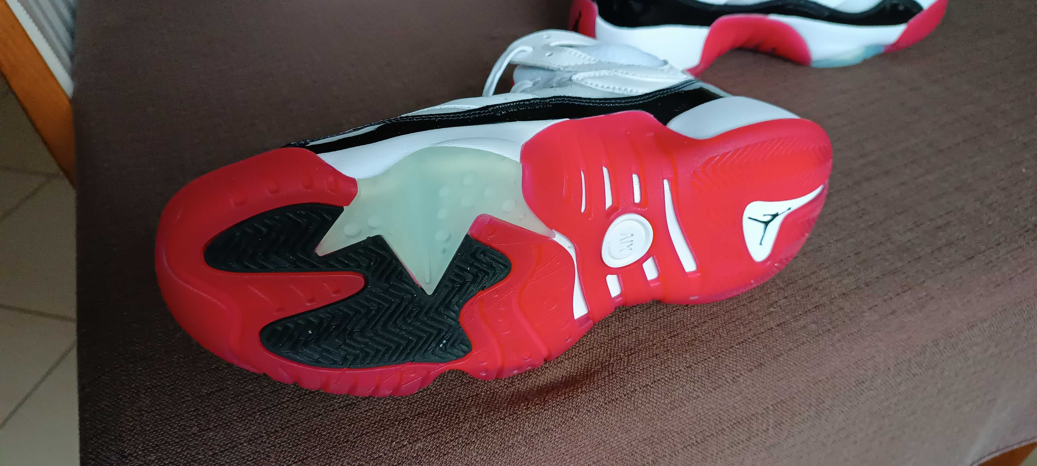 (r. 44) Nike Jordan Jumpman Two Trey White Gym Red Black DO1925,-106