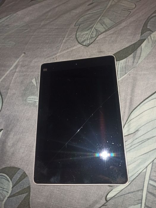 Mi pad 1 Xiaomi. Планшет, тріщина на роботу не впливає.