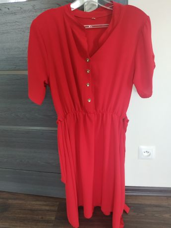 Czerwona sukienka zwiewna