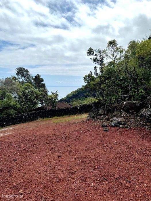 TERRENO À VENDA — Baía de Canas, Ilha do Pico (Açores)