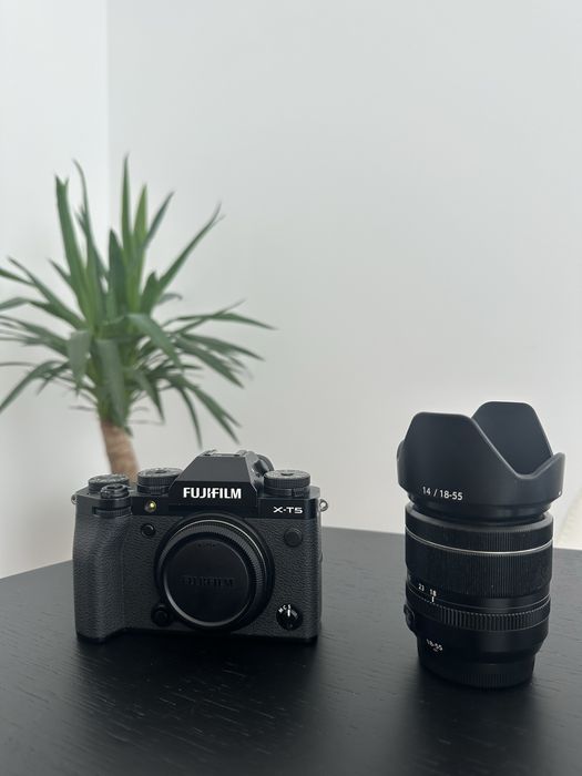 Fujifilm X-T5 + Lente XF 18-55mm f/2.8-4 R LM OIS – Excelente Estado