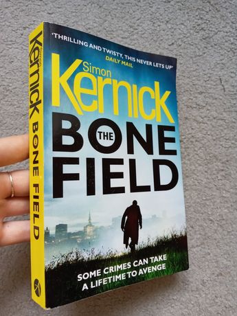 Simon Kernick " the bone field " книга на английском