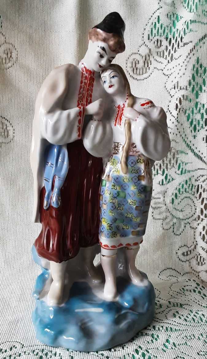 Porcelana Połonne figurka "Majowa noc" Para w strojach ludowych