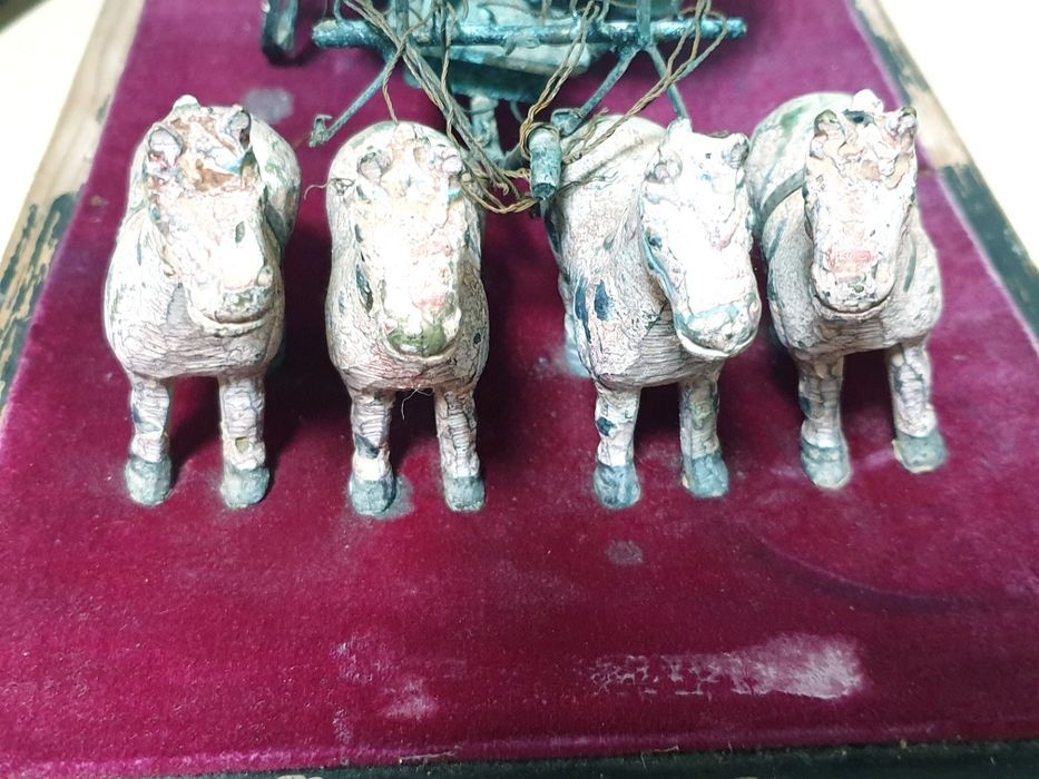 Antigo reprodução da carruagem chinesa do imperador Qin Chi Huang