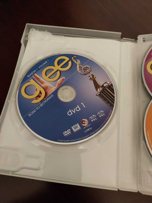 Glee - 1ª temporada, DVD, 22 episódios + exclusivos karaoke e jukebox