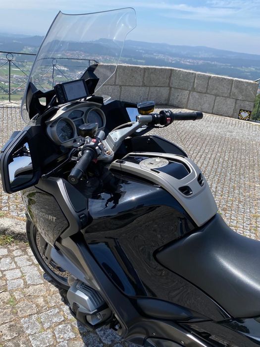 BMW R1200rt preta.