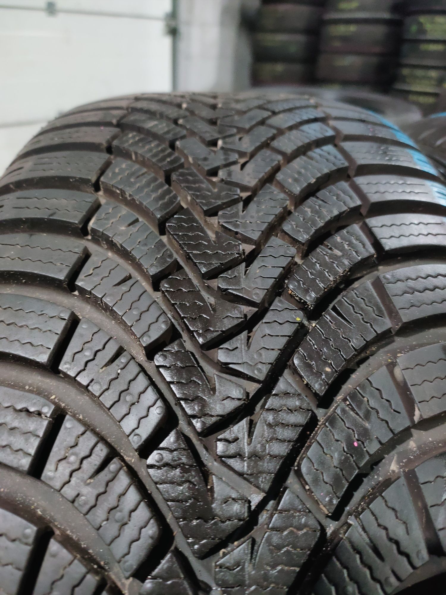 215/50R18 Falken Eurowinter HS01 2022r DEMO (8,5mm)