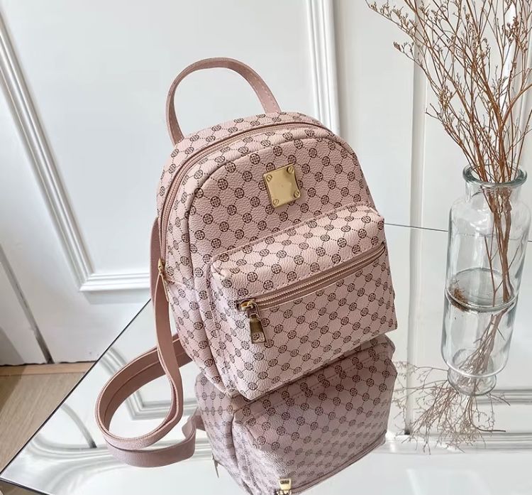 Swietny NOWY plecaczek damski