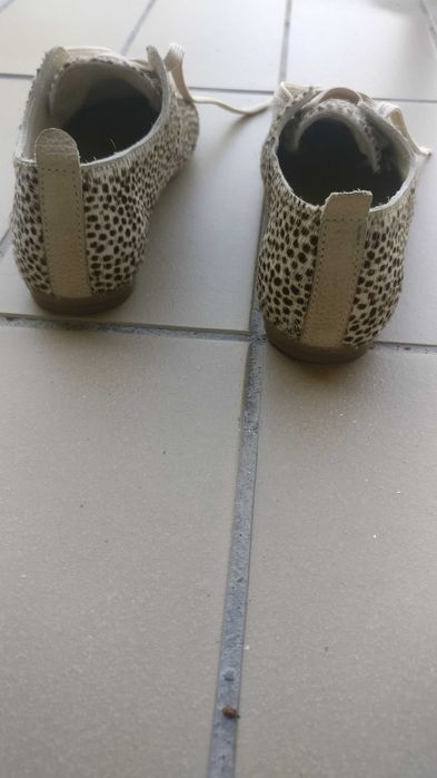 Sapatos para menina T. 28