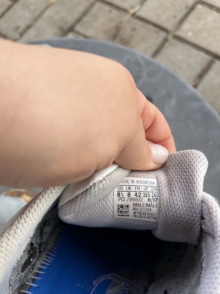 Sapatilhas Adidas 42 para recuperar
