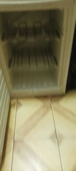 Холодильник з морозильною камерою Whirlpool WBE 3111 A+W