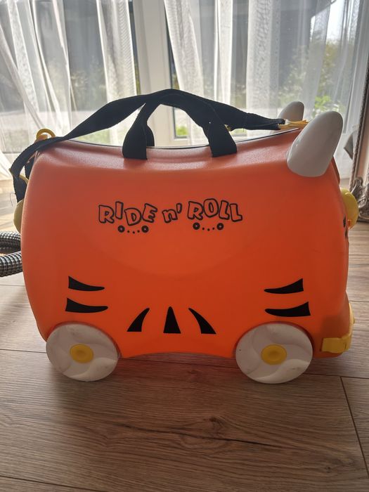 Дитяча валіза на колесах