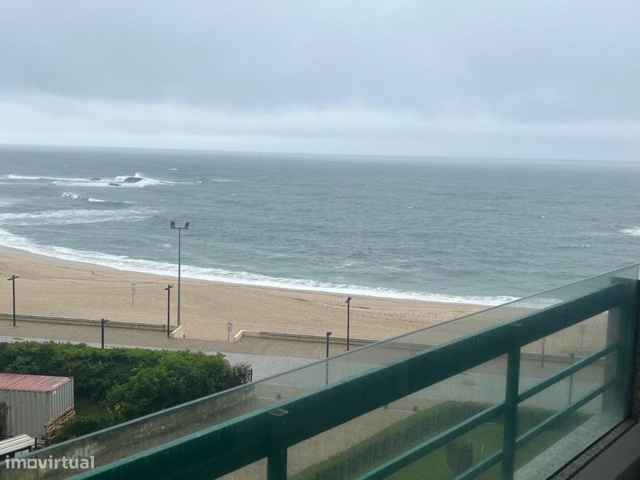 Apartamento t2+1 em frente ao mar