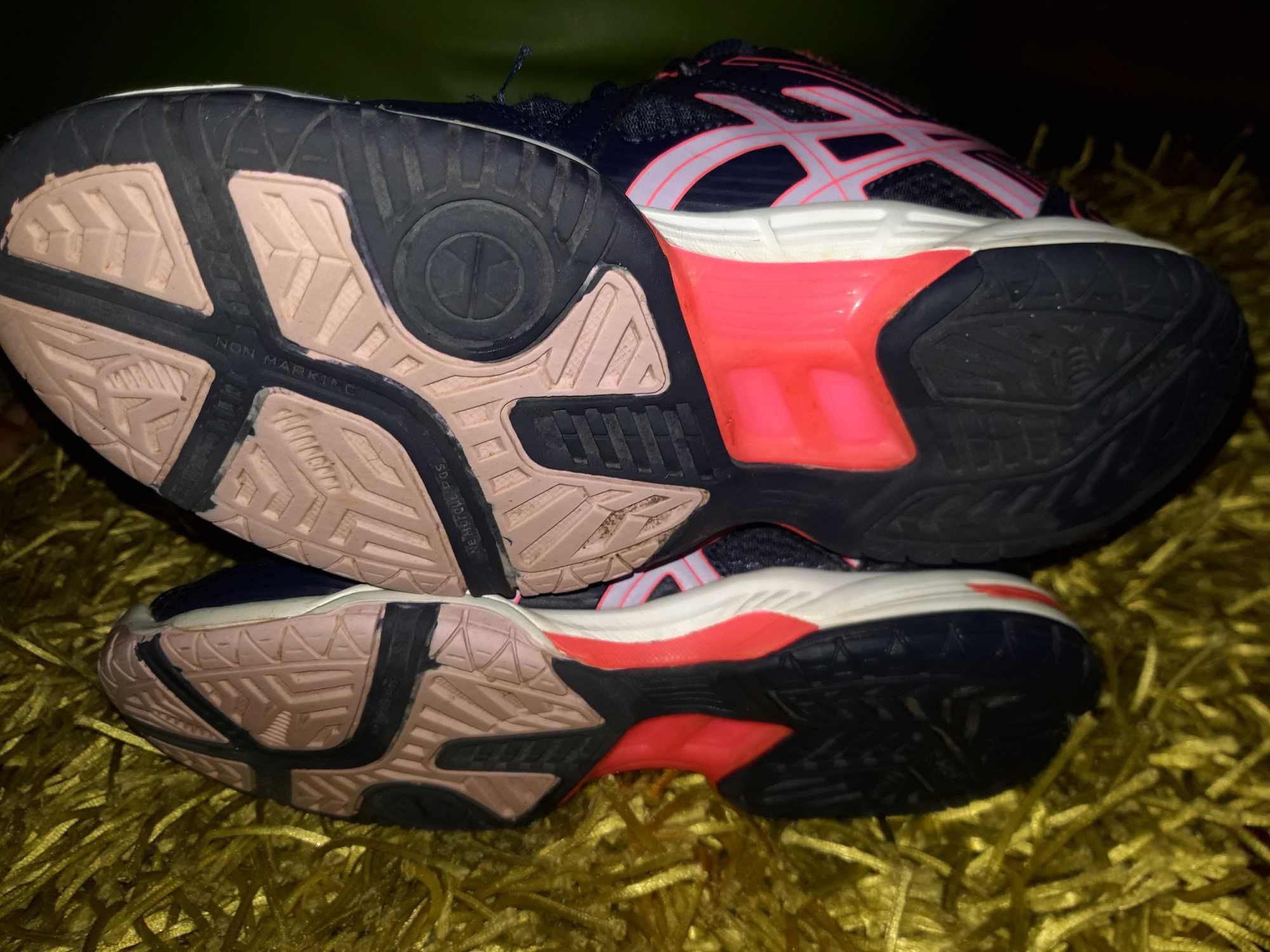 Sapatilhas voleibol Asics 37 ótimo estado