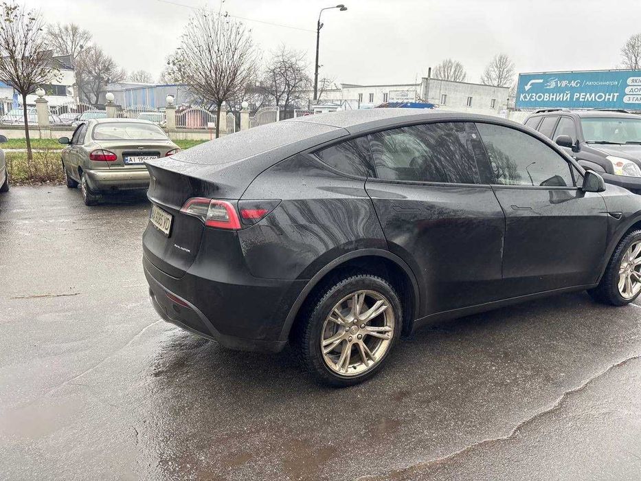 Tesla Model Y • 2021 • Dual Motor AWD • Чорна