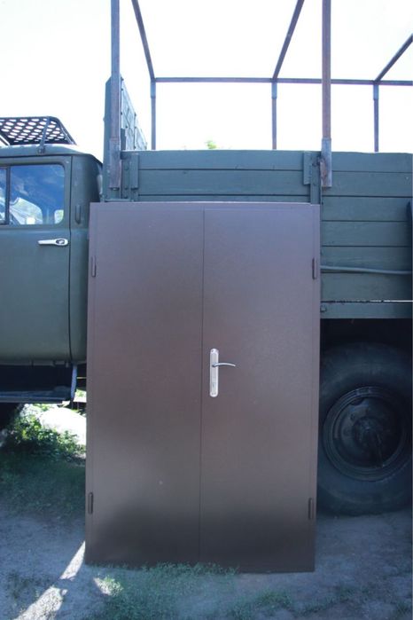 Металеві вхідні двері/виготовлення дверей