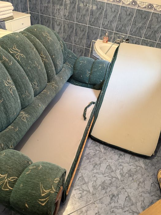 Oddam za darmo sofa rozkładana z pojemnikiem na posciel zielona