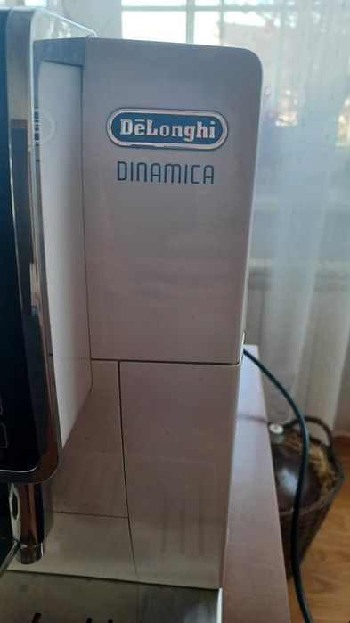 Ekspres DeLonghi Dinamica kremowy