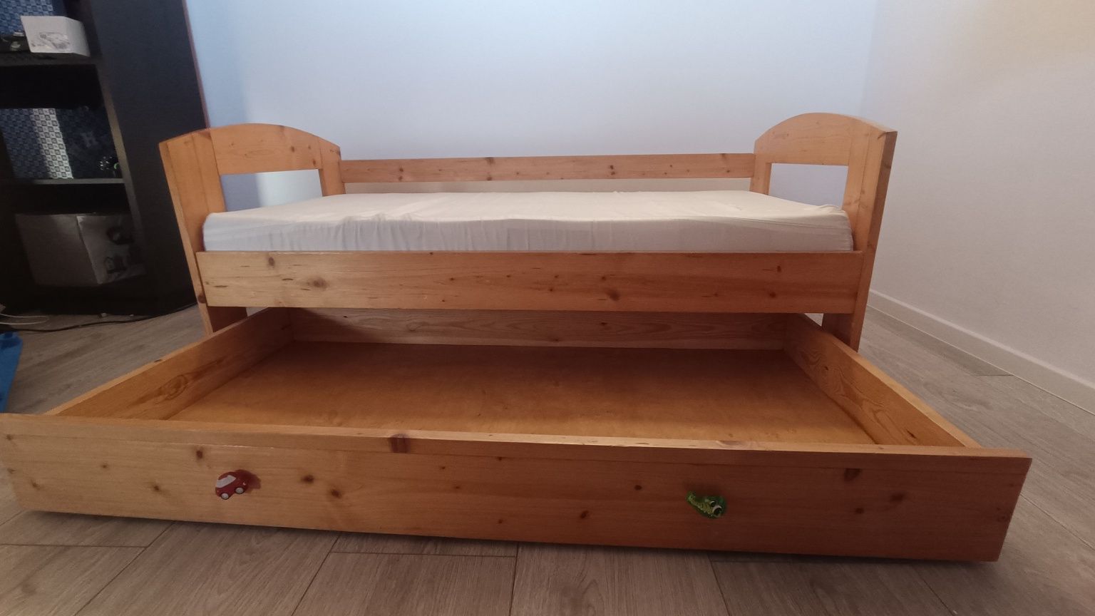 Drewniane solidne łóżeczko dziecięce