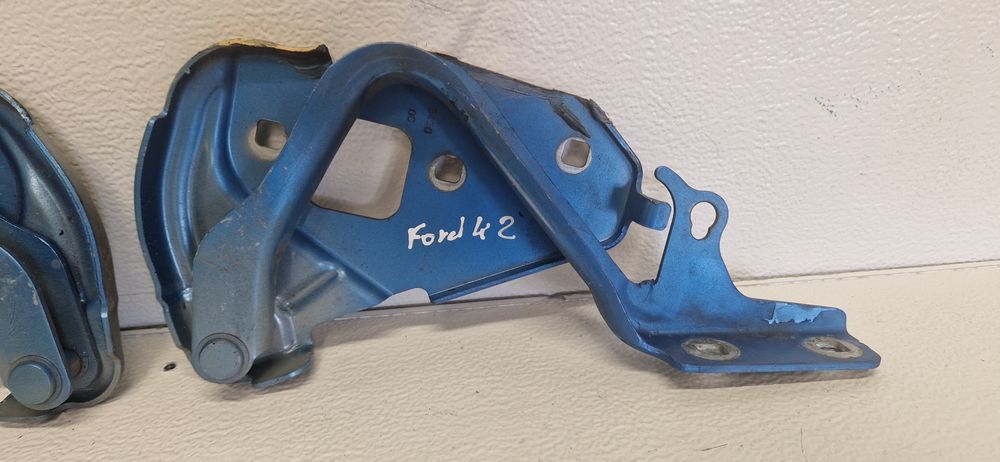 Zawias Maski Prawy Lewy Ford Ka 2 II