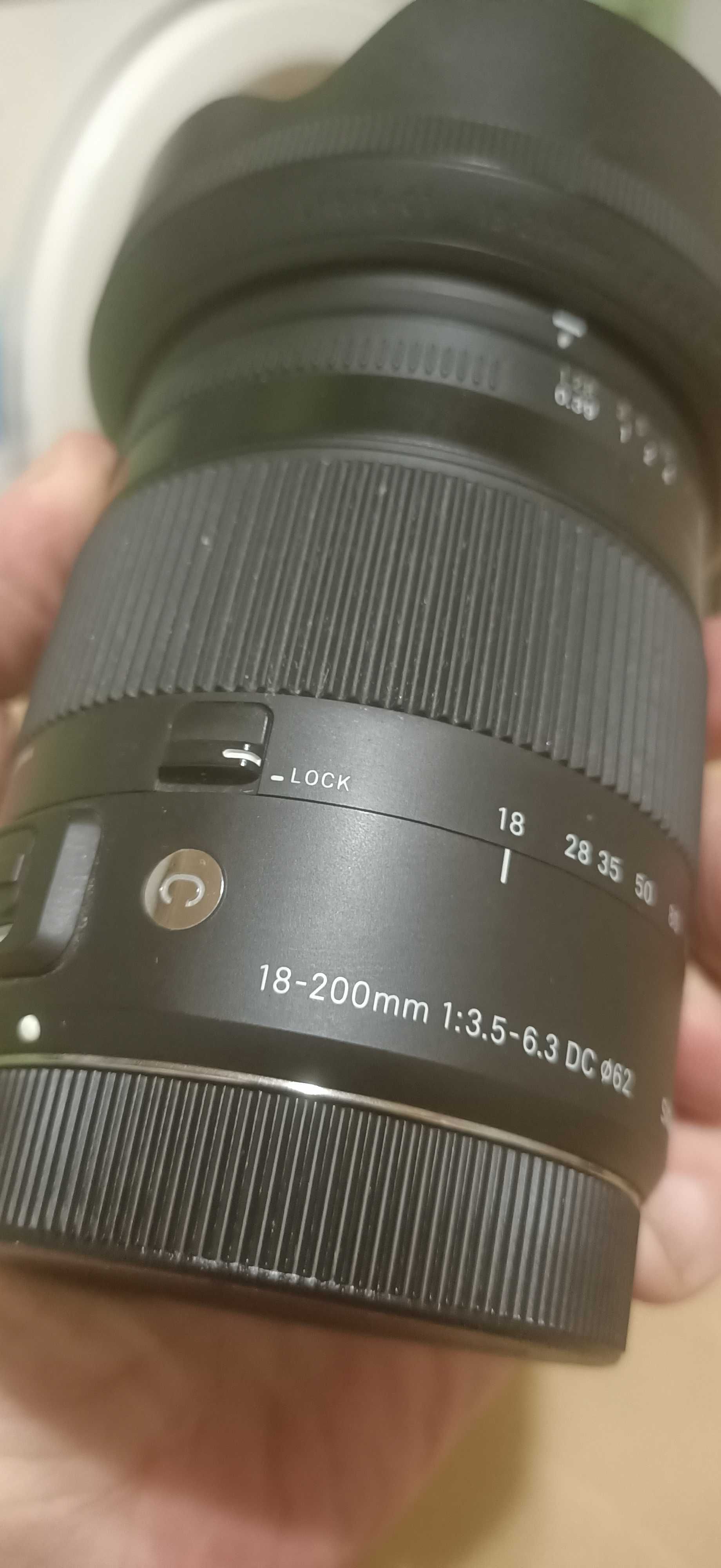 Об'єктив Sigma 18-200mm f/3.5-6.3 Contemporary OS HSM DC Macro Canon