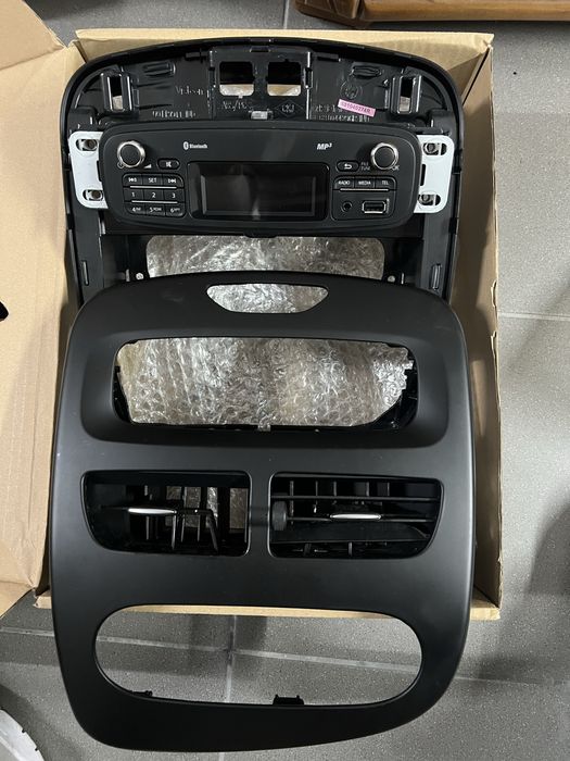 Radio Renault clio 4 com moldura consola central