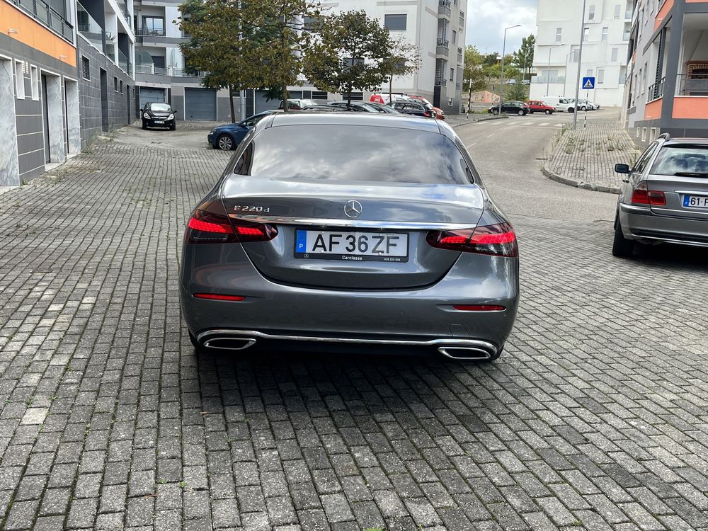 Mercedes-Benz E220d Advantgarde NACIONAL (Só 40.000 KM!)