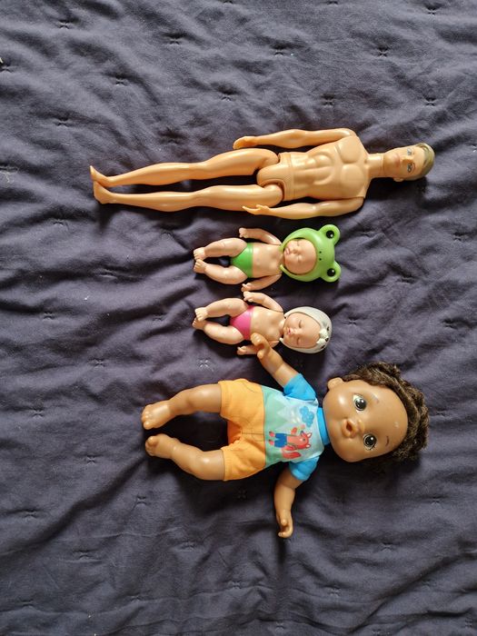 Lalki barbie, bobasy