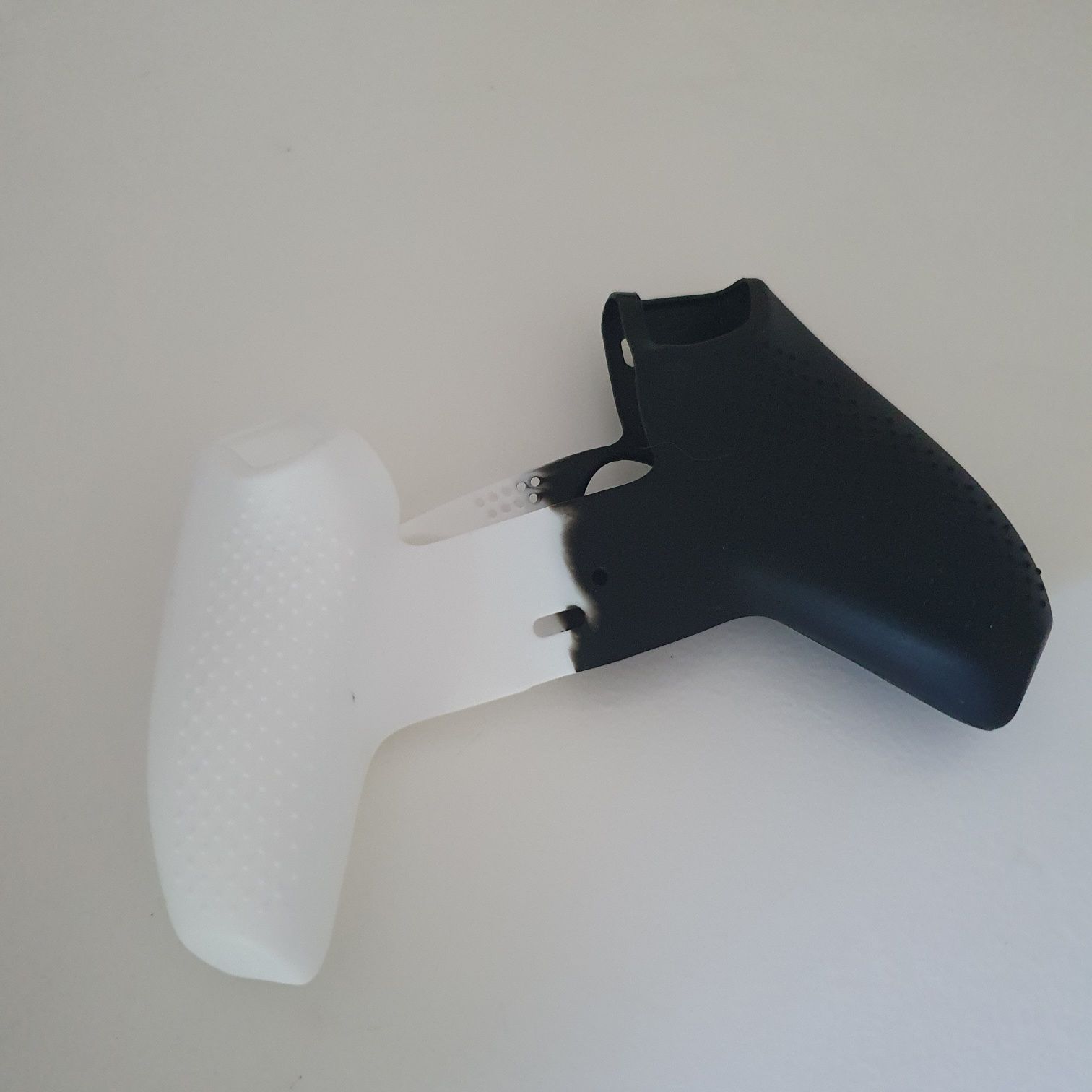 Capa Protetora Preto e Branco para Comando de PS5
