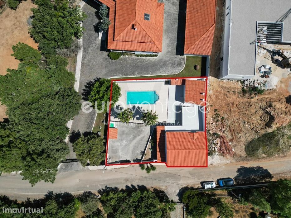 Moradia totalmente remodelada T6 com piscina + Anexo T1, para venda...