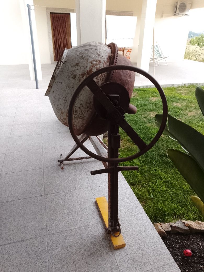 Betoneira usada em mau estado