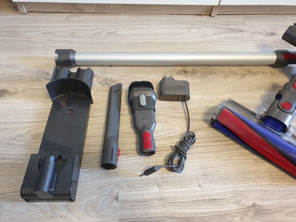 Odkurzacz Dyson V7 bezprzewodowy pionowy ładny
