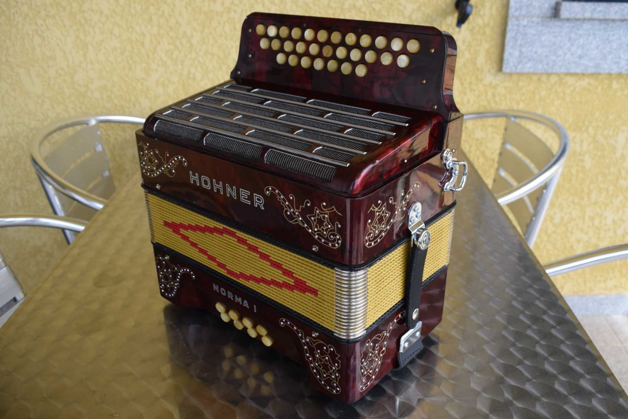 Hohner Norma II 3 voz Fa# La3 Re#