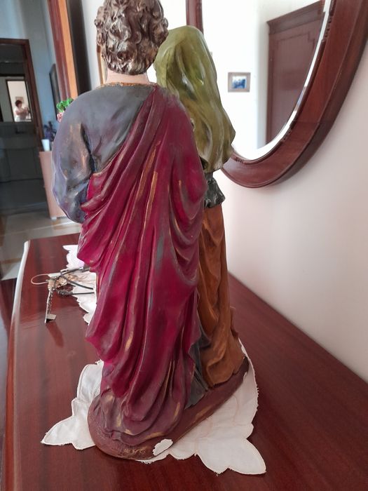 Estatueta  grande pintadas a  mão