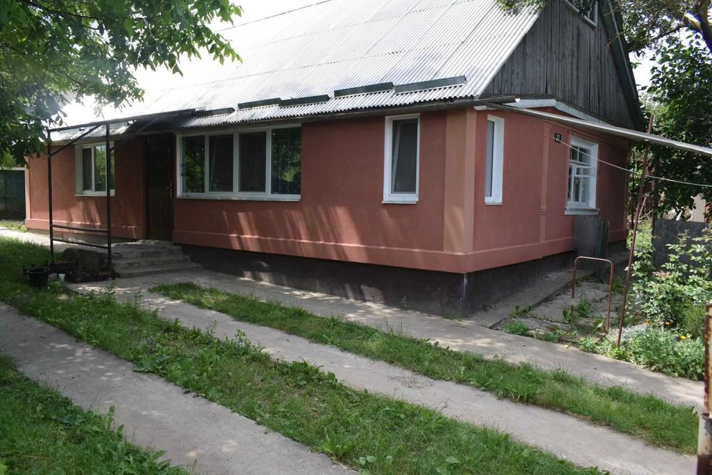 Продається добротний будинок за містом!