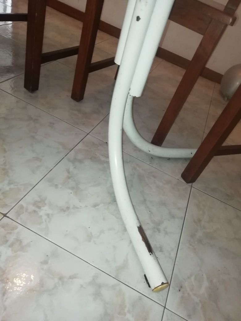 Mesa de cozinha bom estado Urgência para desocupar