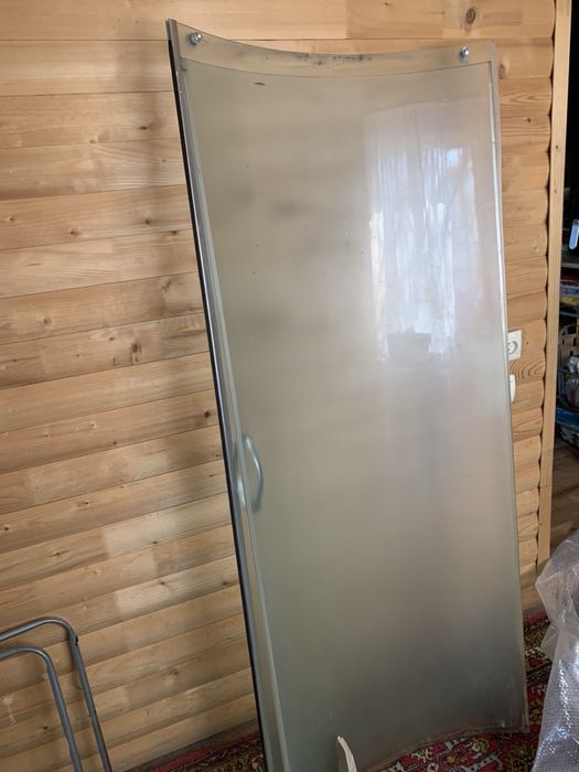 Скляні двері від душкабіни