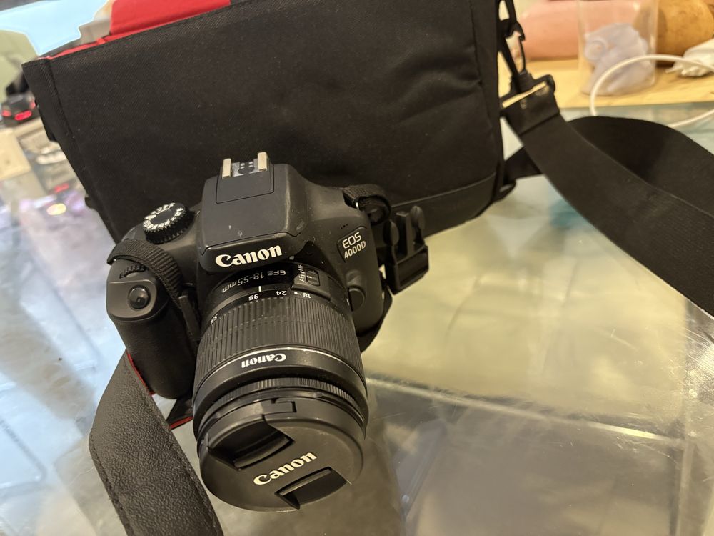 Camera Canon EOS 4000D